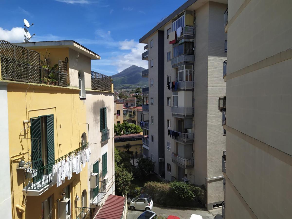 Vesuvio Corner - Spacious And Colorful Apartment In San Giorgio, Very Close To Napoli, Ideal For Families And Groups, Close To Pompeii, Sorrento... Сан Джорджо а Кремано Екстериор снимка